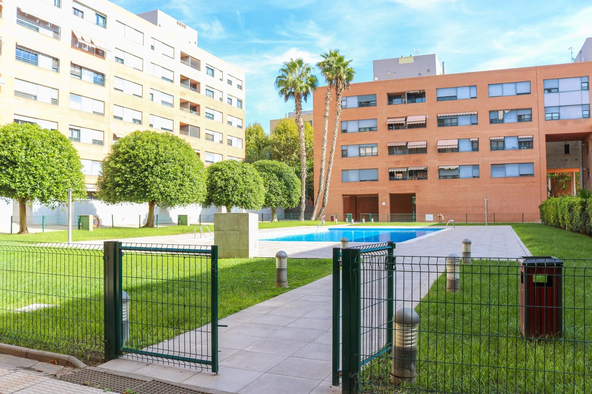 Vista exterior de Casa adosada en venda en Viladecans amb Aire condicionat, Calefacció i Parquet