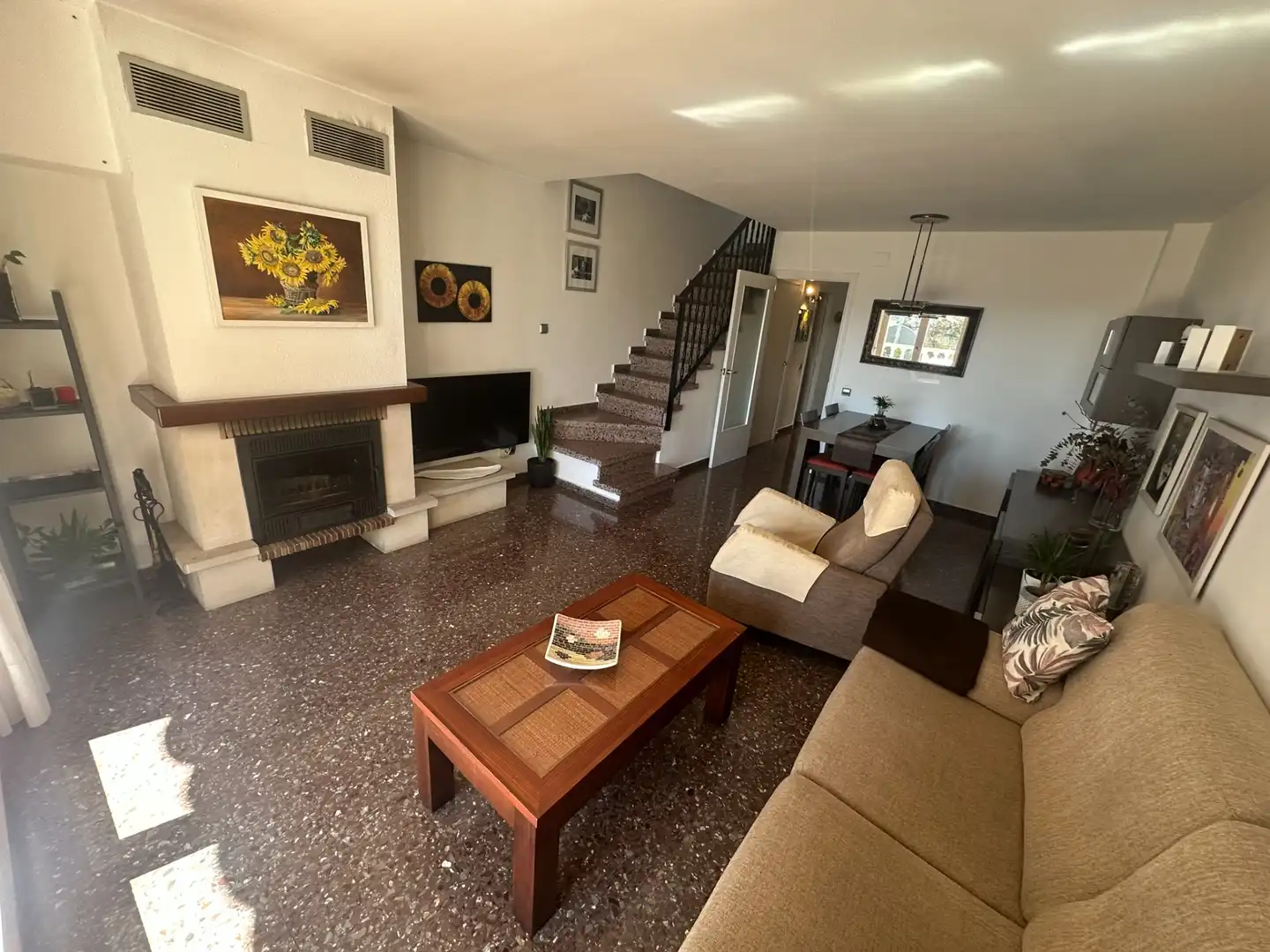 Wohnzimmer von Einfamilien-Reihenhaus zum Verkauf in Santa Coloma de Gramenet mit Terrasse und Balkon