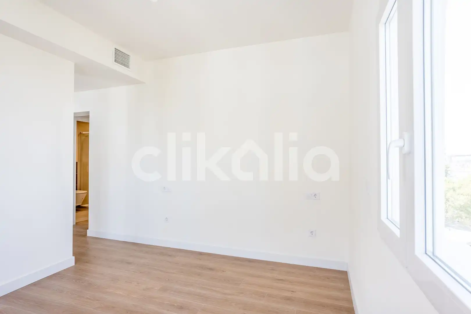 Habitación de Piso en venta en Sevilla con Aire acondicionado y Jardín privado