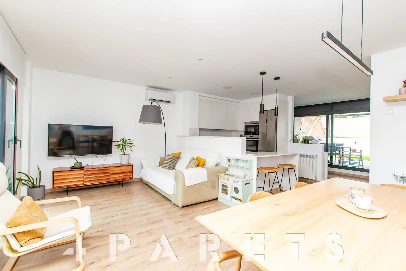 Sala de estar de Ático en venta en Arenys de Munt con Aire acondicionado, Calefacción y Parquet