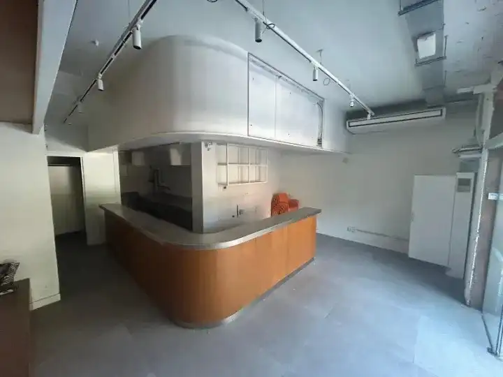 Cuina de Local en venda en Barcelona amb Aire condicionat