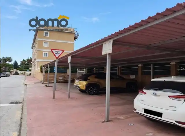 Parking de Piso en venta en Málaga con Terraza y Piscina comunitaria