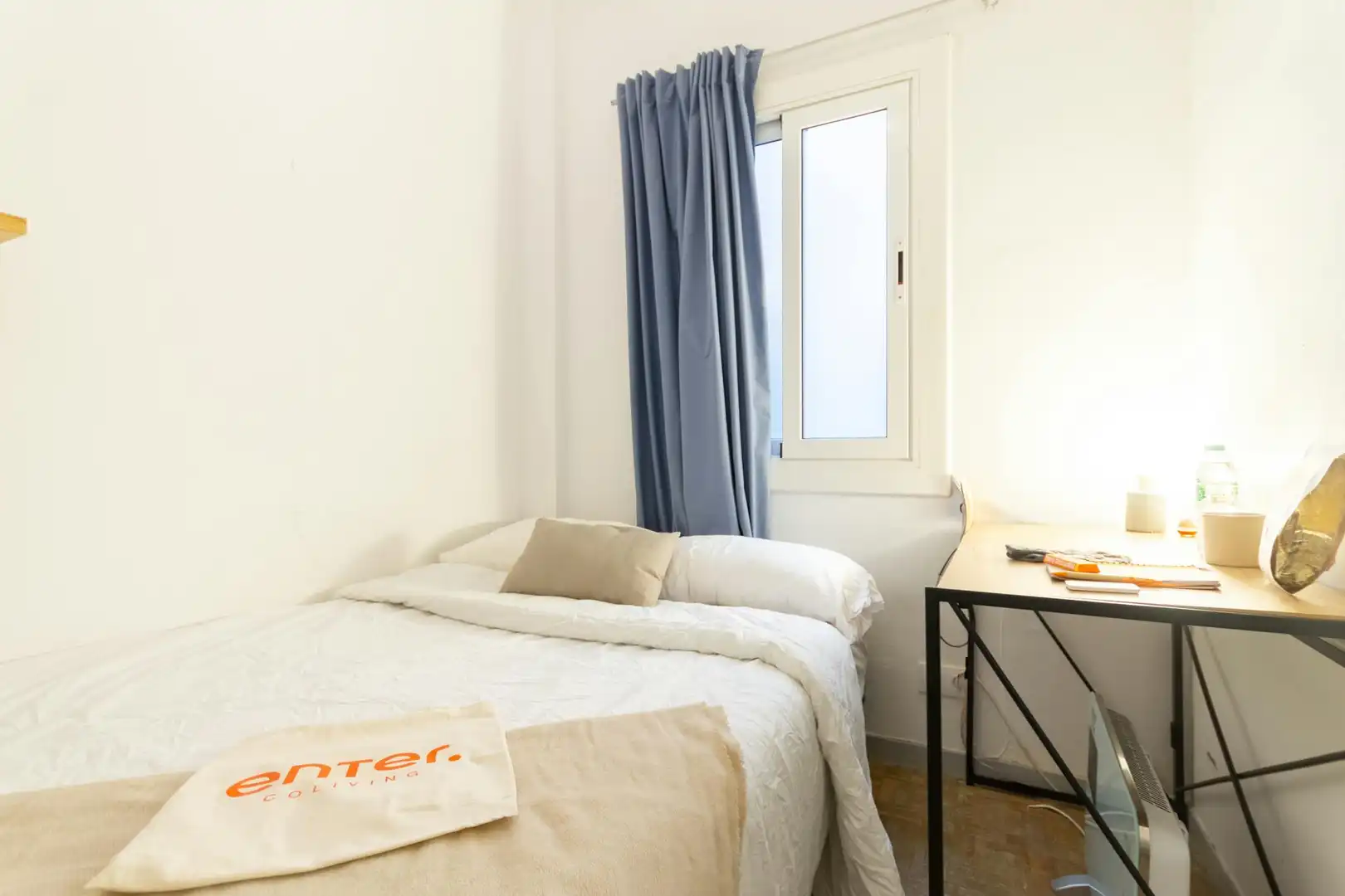 Bedroom of Flat for share in Barcelona  with Furnished and Washing machine