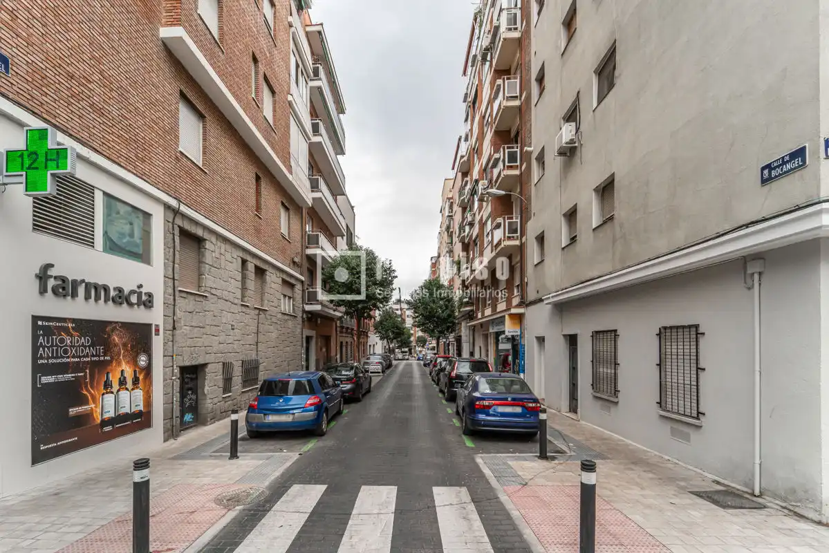 Exterior view of Storage room for rent in Madrid  with Alarm