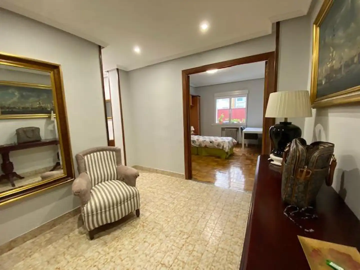 Habitación de Piso de alquiler en Oviedo  con Calefacción y Amueblado