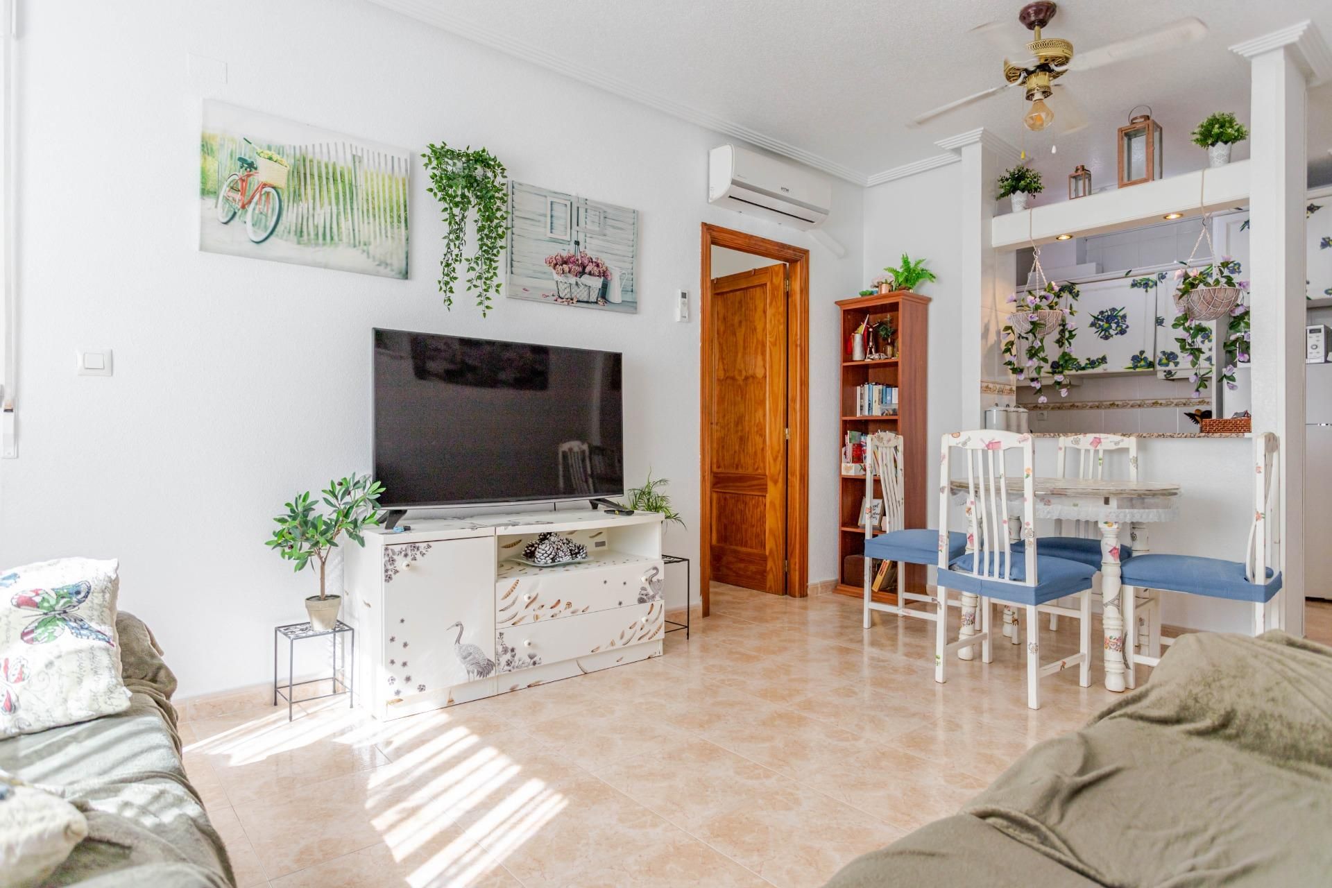 Living room of Flat for sale in Torrevieja  with Air Conditioner, Balcony and Community pool