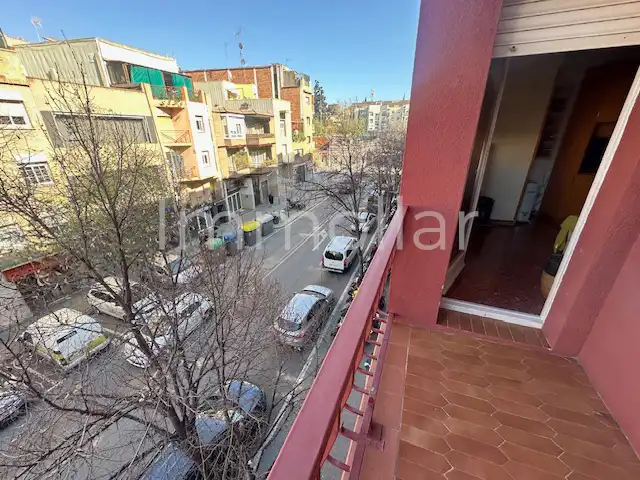 Vista exterior de Piso en venta en Santa Coloma de Gramenet con Calefacción, Amueblado y Horno