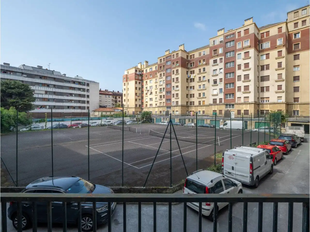 Aparcament de Pis en venda en Hondarribia amb Terrassa, Traster i Piscina comunitària