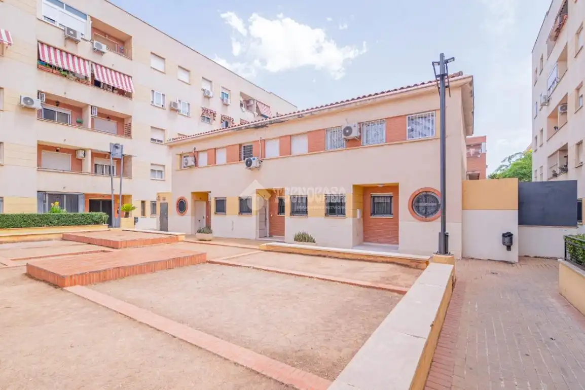 Vista exterior de Piso en venta en Granada