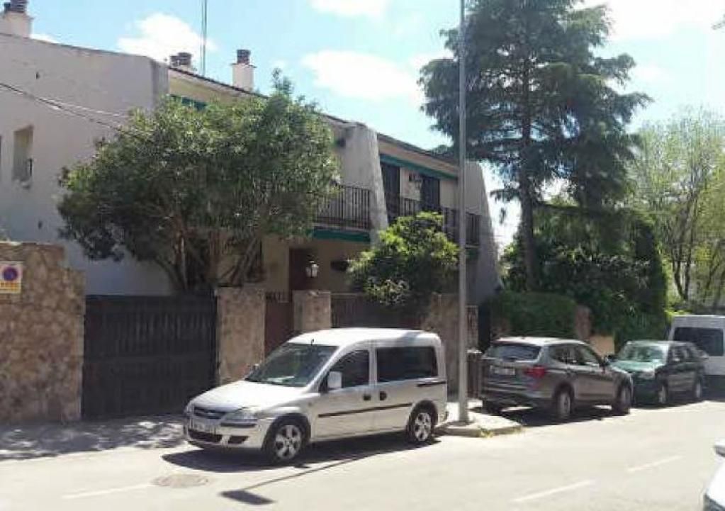 Exterior view of Single-family semi-detached for sale in  Madrid Capital