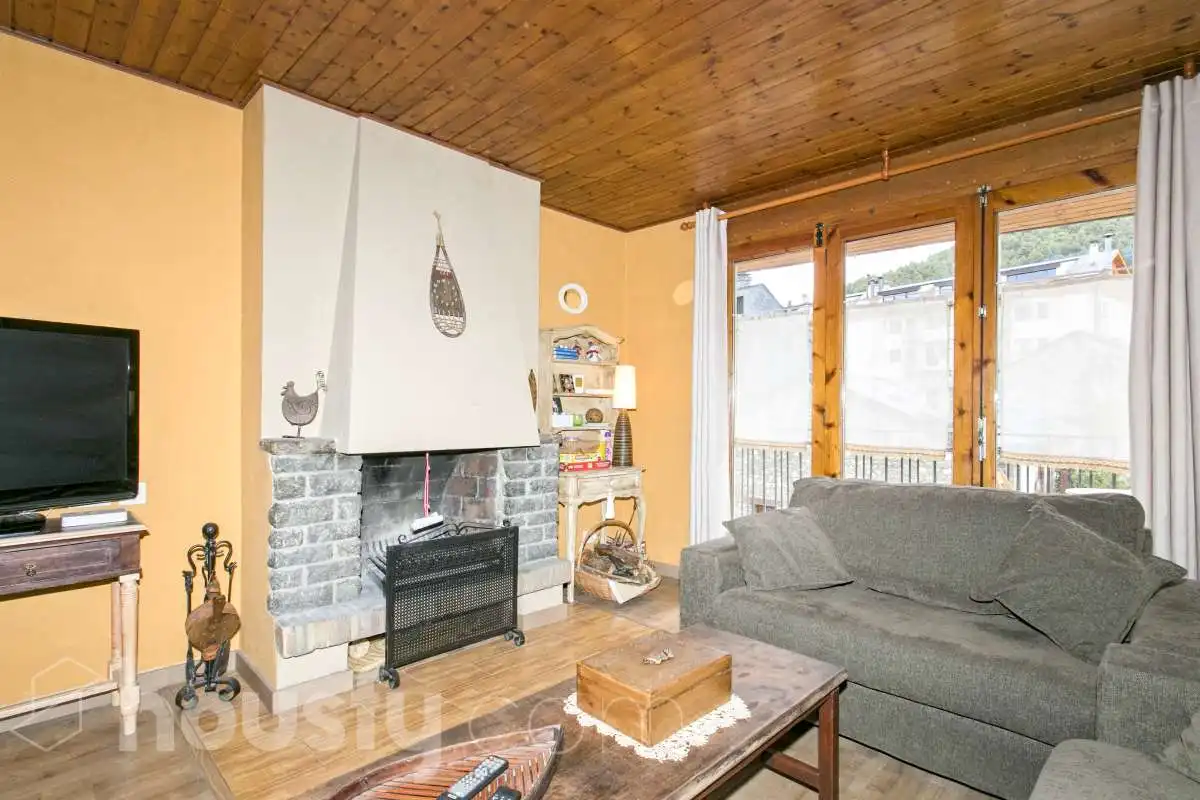 Living room of Flat for sale in Alp  with Air Conditioner, Heating and Terrace