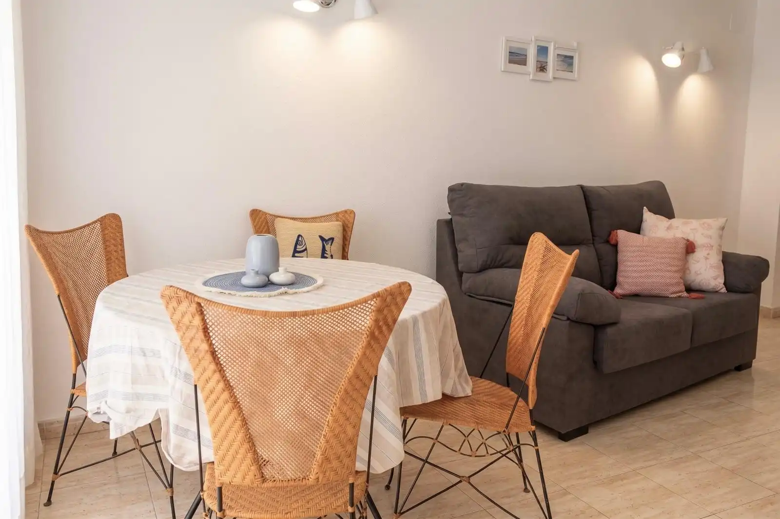 Menjador de Apartament de lloguer en Torrevieja amb Piscina, Moblat i Rentadora