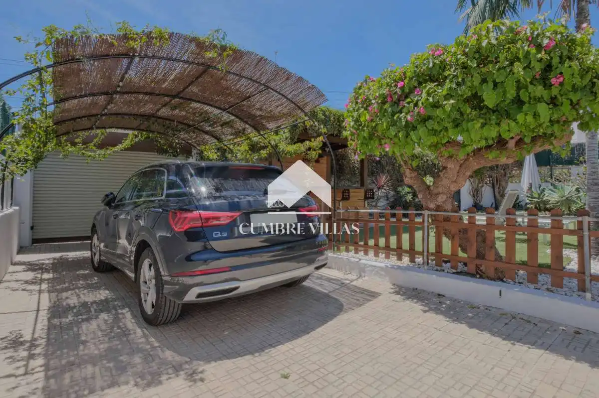 Vista exterior de Casa o chalet en venta en Almuñécar con Jardín privado, Terraza y Amueblado