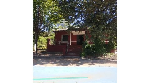Venta de Chalet rústico con piscina en Ruidera