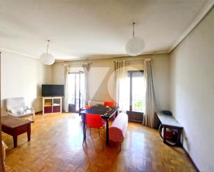 Living room of Flat for sale in  Madrid Capital  with Air Conditioner, Heating and Parquet flooring