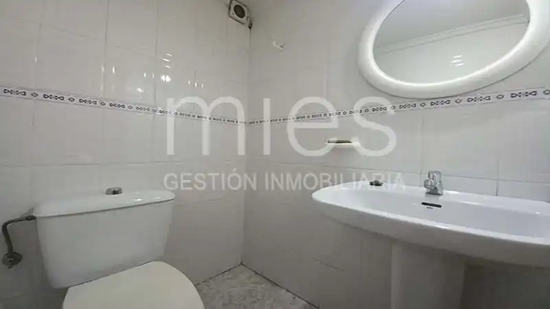 Baño de Local en venta en Valencia