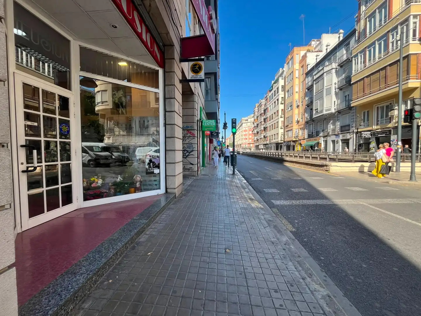 Vista exterior de Local de lloguer en Valencia