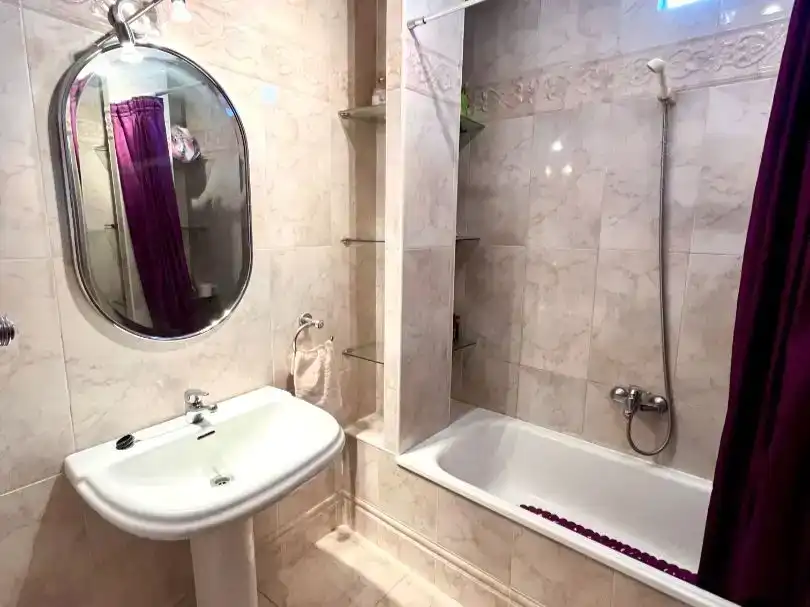 Bany de Pis en venda en  Jaén Capital amb Aire condicionat, Terrassa i Balcó
