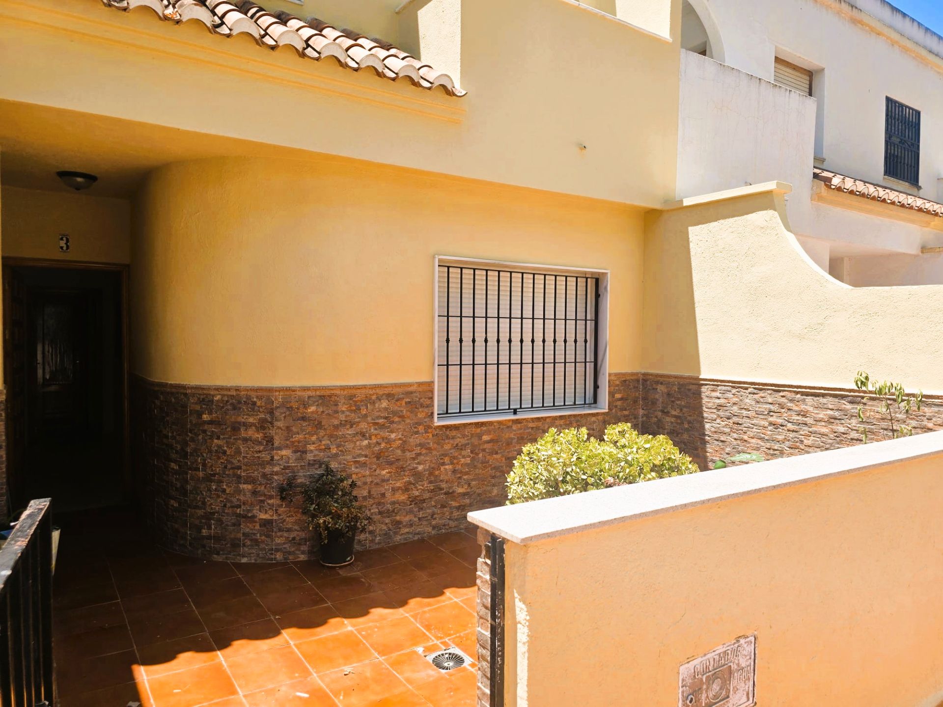 Vista exterior de Casa o xalet en venda en Berja amb Terrassa, Moblat i Balcó