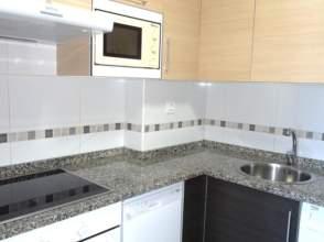 Cuina de Pis de lloguer en Gijón  amb Calefacció, Parquet i Traster