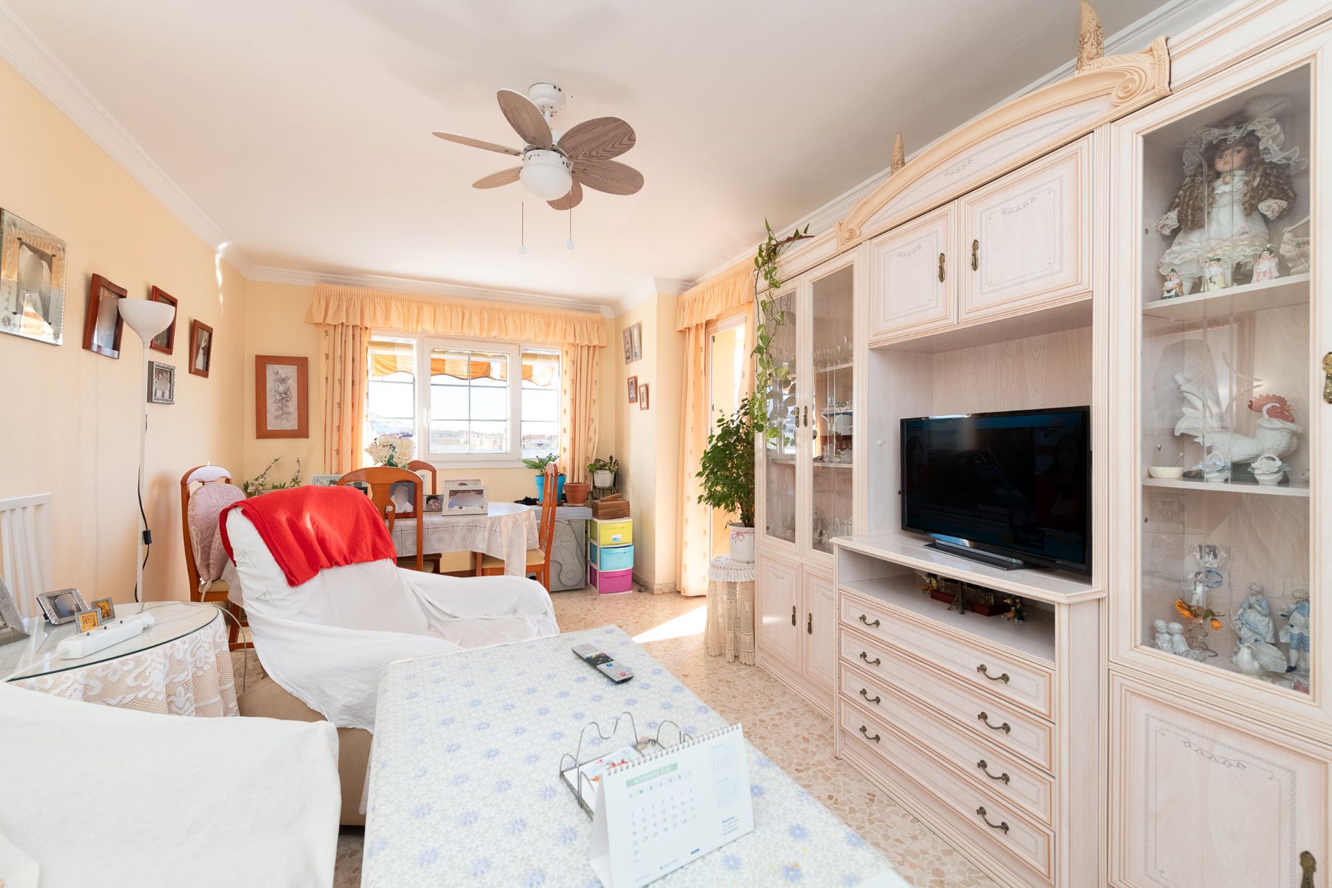 Living room of Flat for sale in Vélez-Málaga  with Terrace, Storage room and Community pool