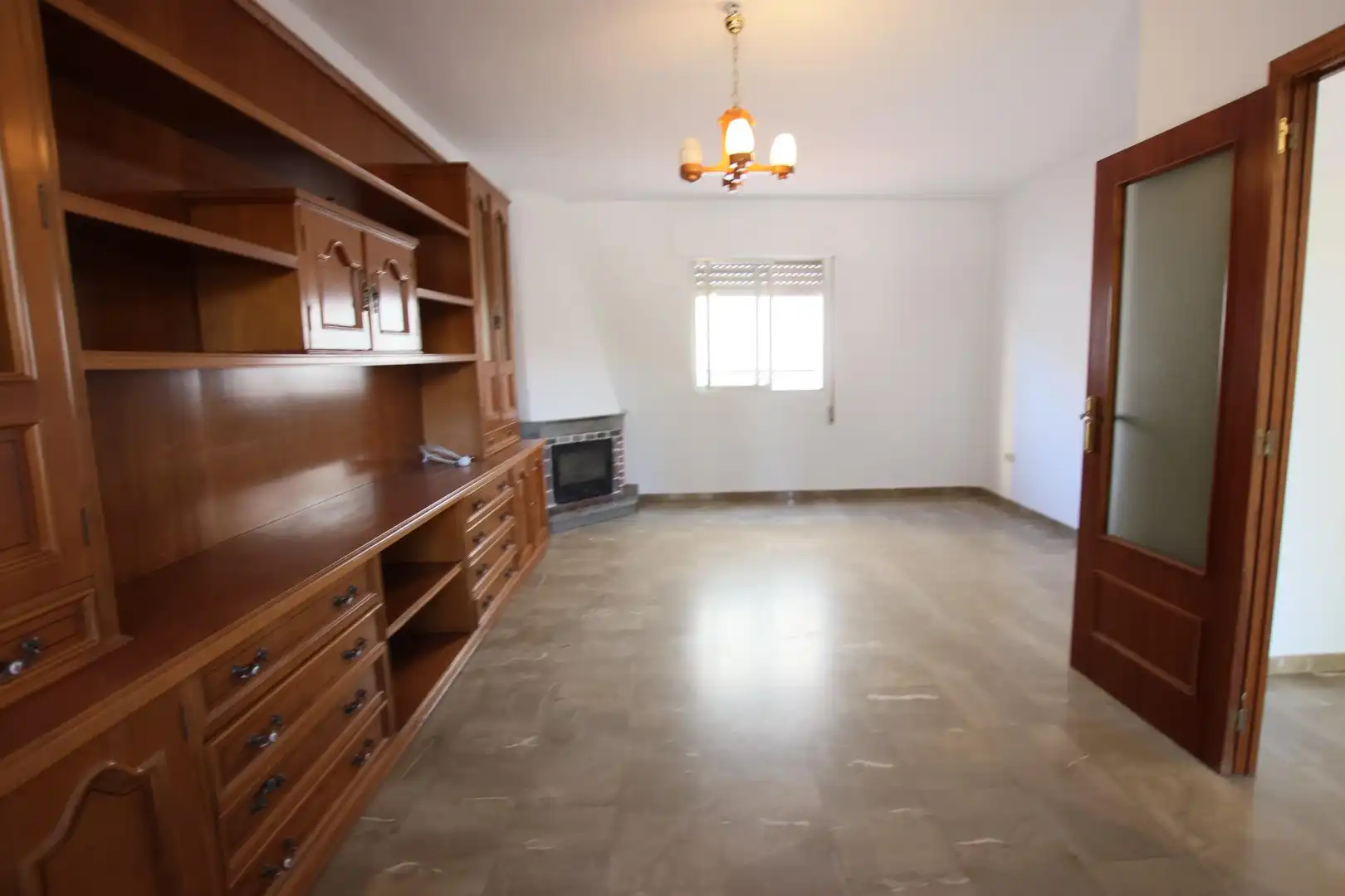 Sala d'estar de Casa adosada en venda en Montijo amb Aire condicionat, Jardí privat i Traster