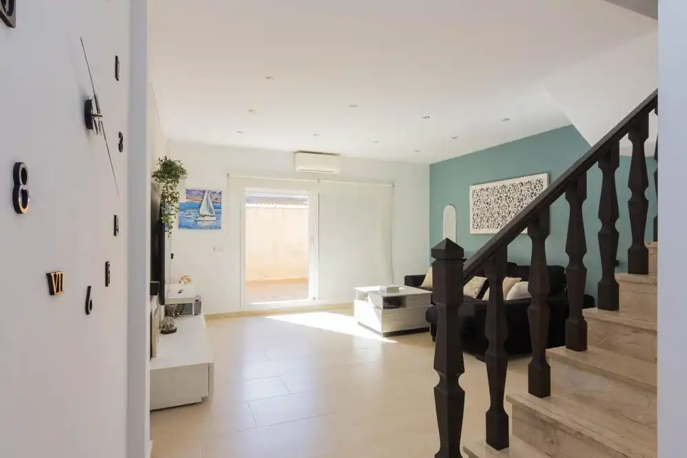 Sala d'estar de Casa adosada en venda en San Fernando amb Aire condicionat, Terrassa i Traster