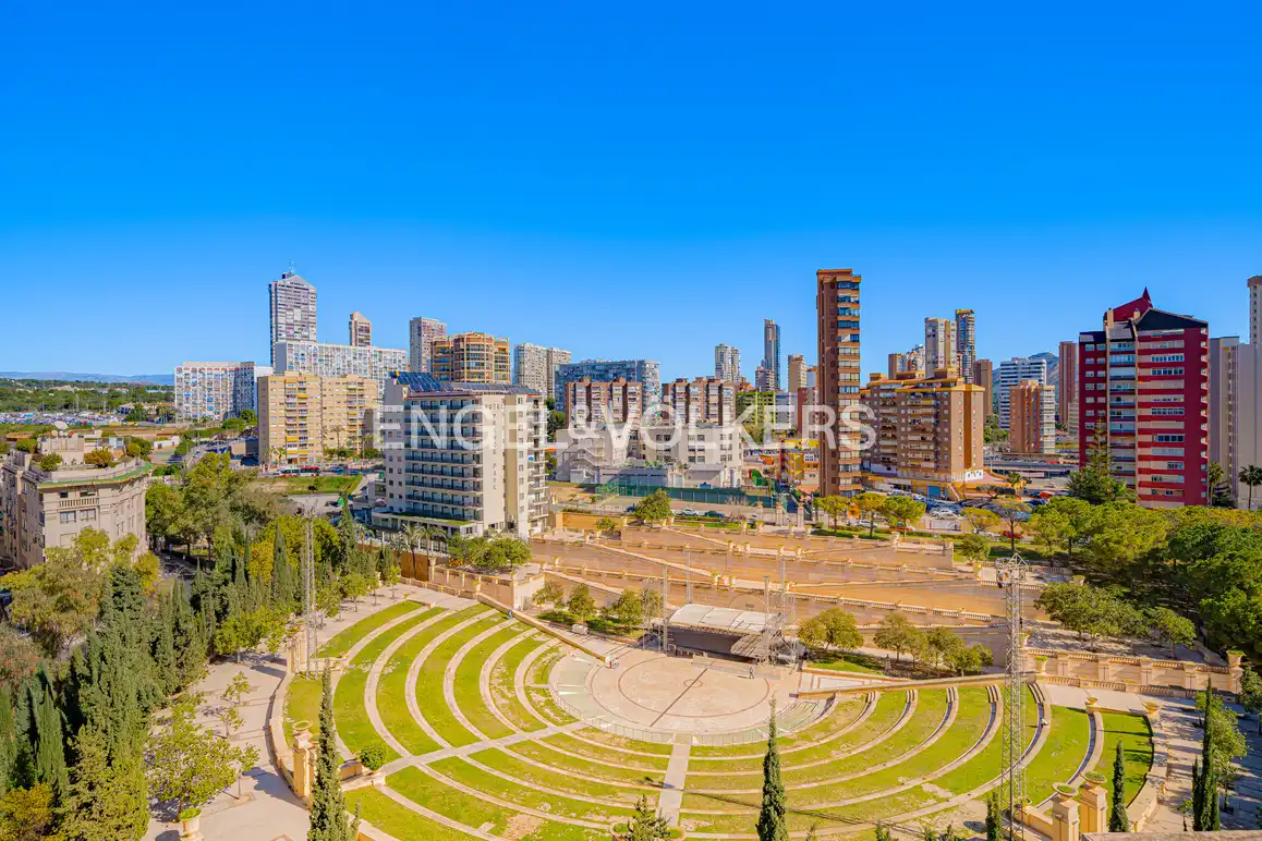 Vista exterior de Apartament en venda en Benidorm amb Aire condicionat i Piscina comunitària