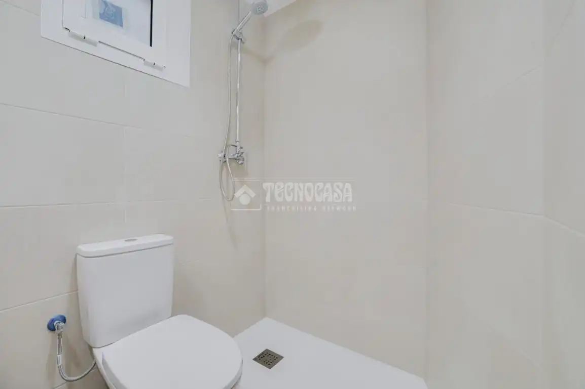 Baño de Piso en venta en Terrassa con Balcón