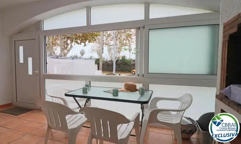 Terraza de Casa adosada en venta en Empuriabrava con Jardín privado, Amueblado y Piscina comunitaria