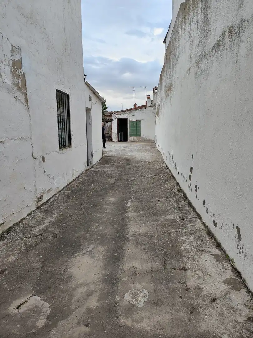 Vista exterior de Casa o xalet en venda en Corral de Almaguer amb Calefacció, Jardí privat i Parquet