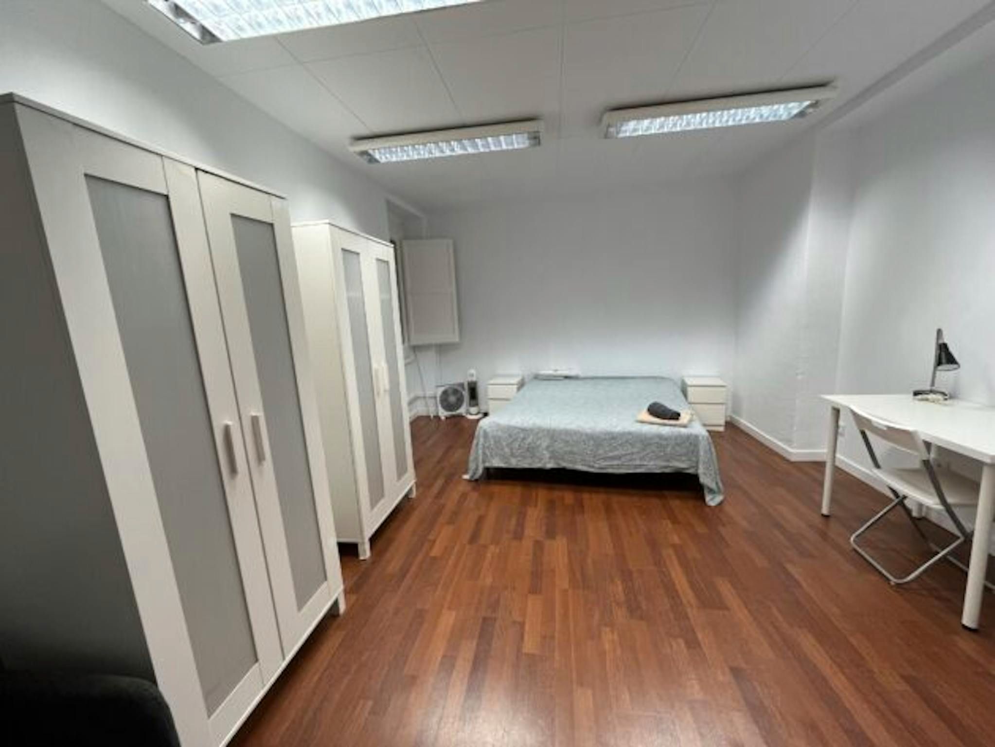 Habitación de Piso para compartir en  Barcelona Capital con Calefacción, Amueblado y Lavadora