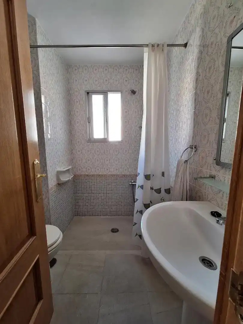 Badezimmer von Wohnung zur Miete in Rota mit Klimaanlage, Möbliert und Ofen