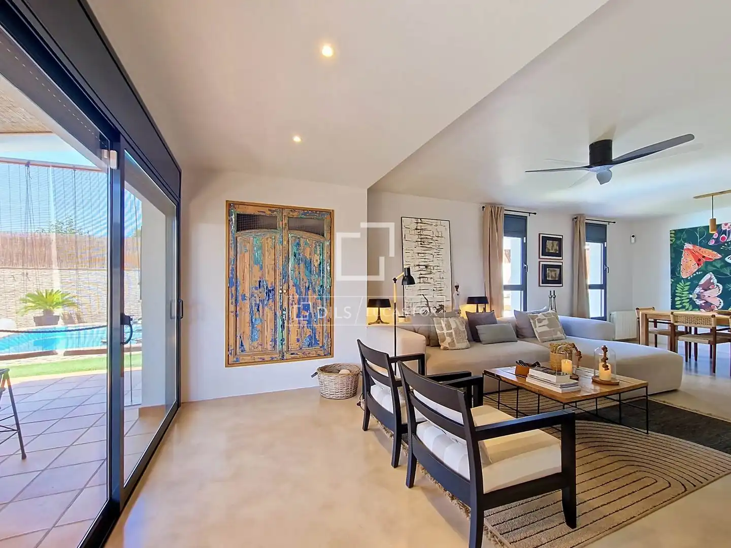 Sala d'estar de Casa o xalet en venda en Calafell amb Aire condicionat, Calefacció i Jardí privat