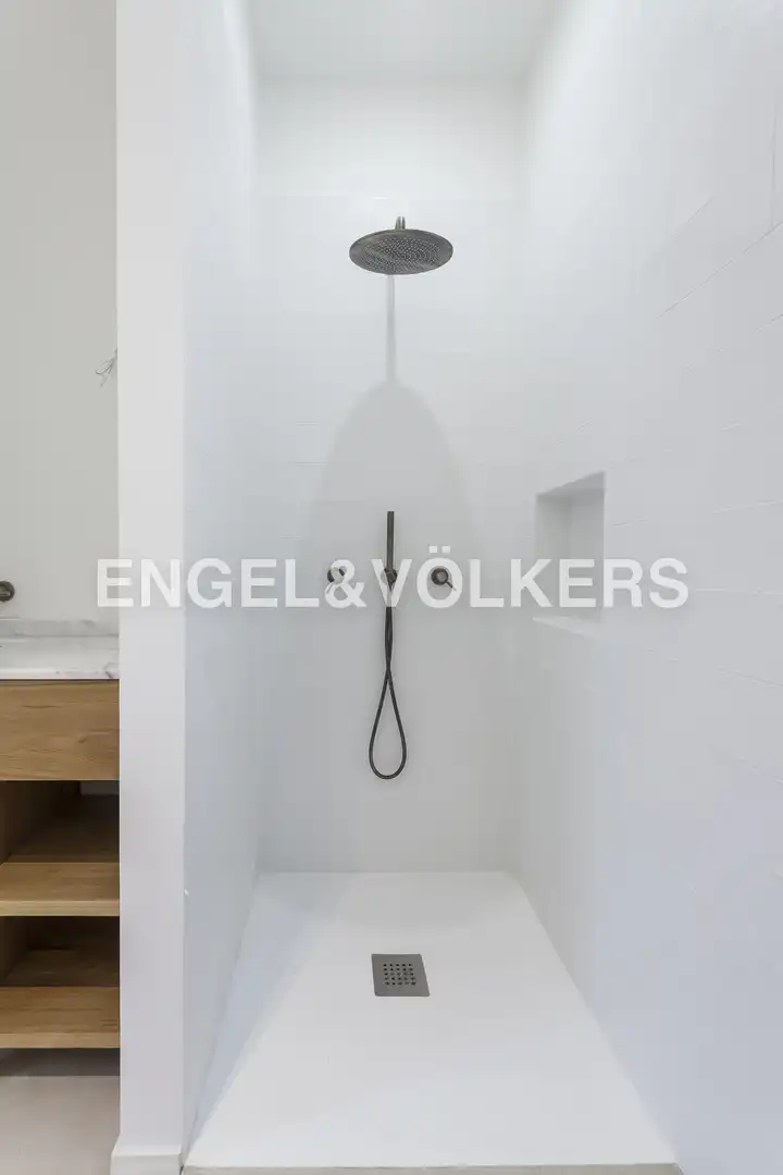 Badezimmer von Dachboden zur Miete in Madrid mit Klimaanlage, Heizung und Balkon