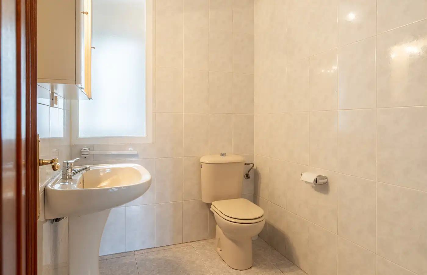 Bany de Casa o xalet en venda en Oleiros amb Calefacció, Jardí privat i Parquet