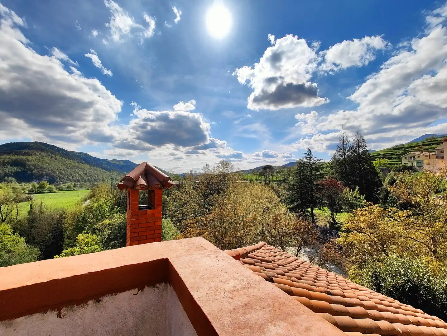 Vista exterior de Casa o xalet en venda en Sant Joan de les Abadesses amb Calefacció, Jardí privat i Terrassa