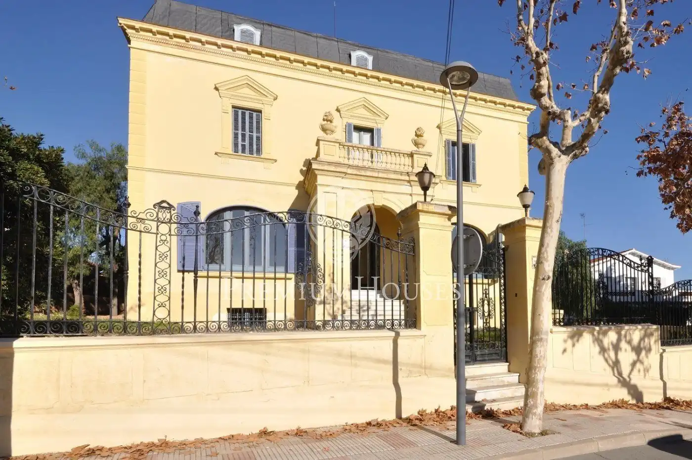 Vista exterior de Casa o xalet en venda en El Masnou amb Calefacció, Jardí privat i Traster