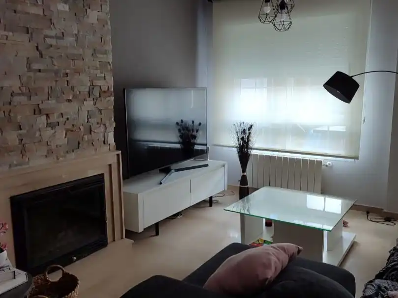 Sala de estar de Casa o chalet en venta en San Fernando de Henares con Aire acondicionado, Calefacción y Jardín privado