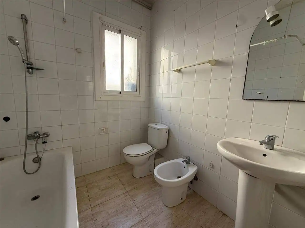 Bathroom of Flat for sale in Figueres