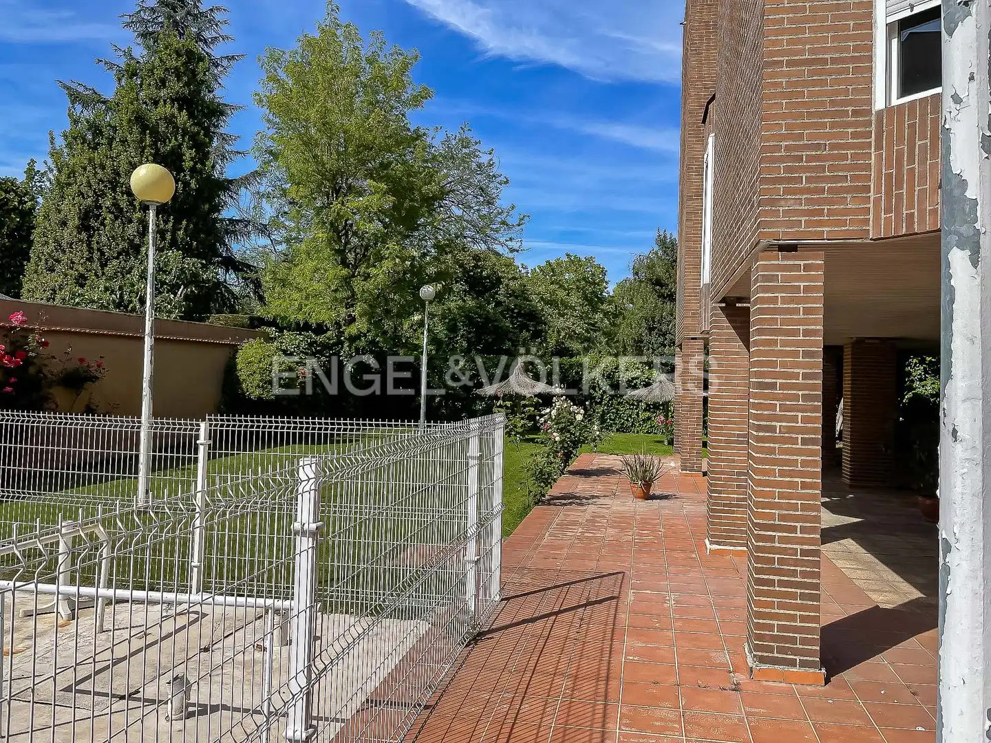 Vista exterior de Pis de lloguer en Madrid amb Aire condicionat, Calefacció i Jardí privat