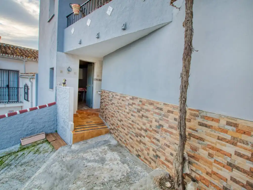 Vista exterior de Casa o chalet en venta en Benamargosa con Terraza y Balcón