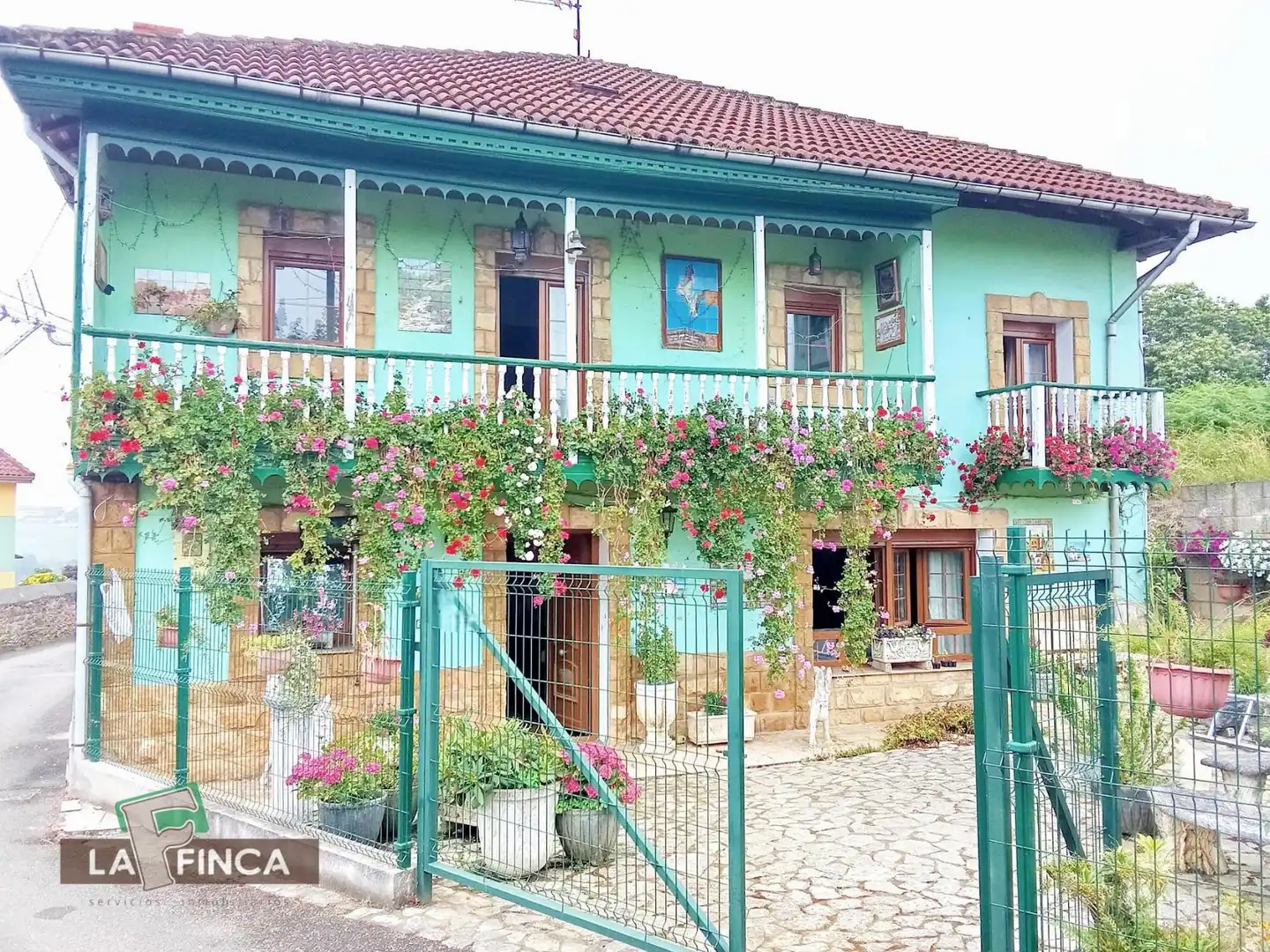 Vista exterior de Casa o chalet en venta en Oviedo  con Calefacción, Terraza y Trastero