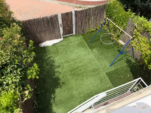 Garten von Einfamilien-Reihenhaus zur Miete in Club de Campo mit Klimaanlage, Heizung und Privatgarten
