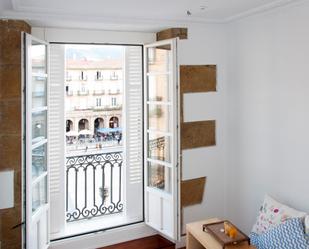 Dormitori de Pis de lloguer en Bilbao  amb Balcó