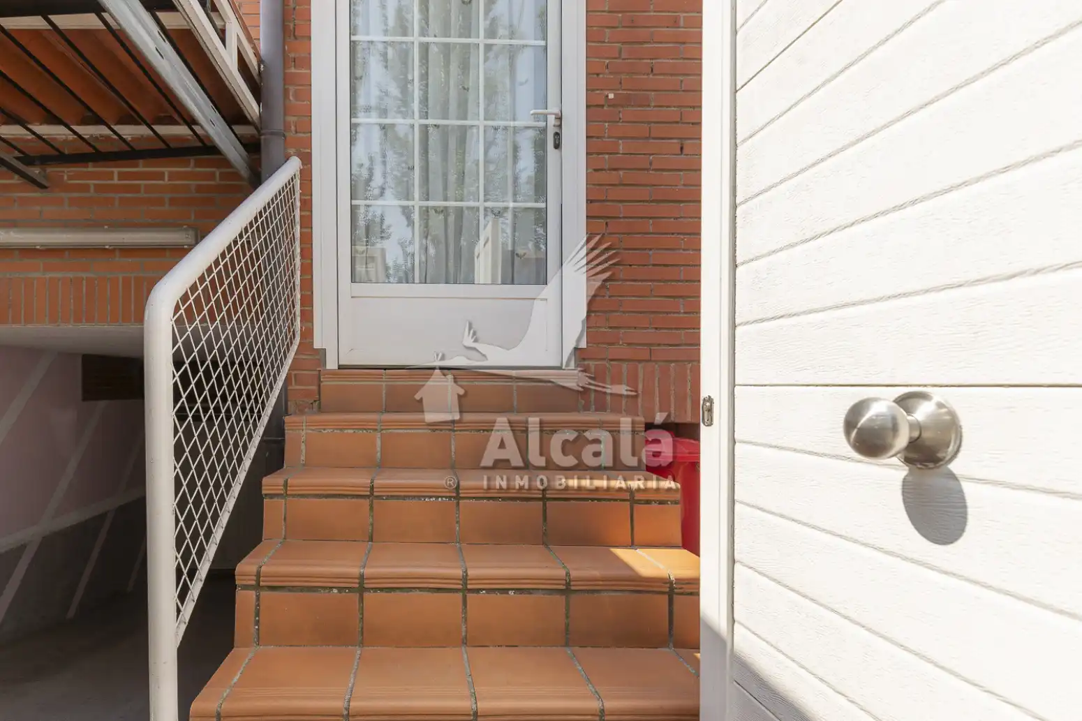 Vista exterior de Casa adosada en venda en Mejorada del Campo amb Aire condicionat, Calefacció i Traster