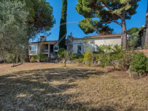 Casa amb jardí en venda a Carrer del Ripollès, imagen 3