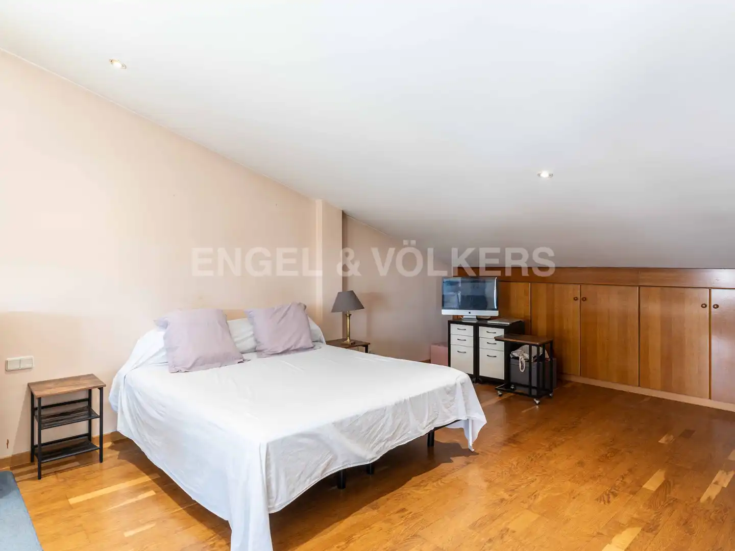 Schlafzimmer von Haus oder Chalet zum Verkauf in Pineda de Mar mit Klimaanlage, Heizung und Privatgarten