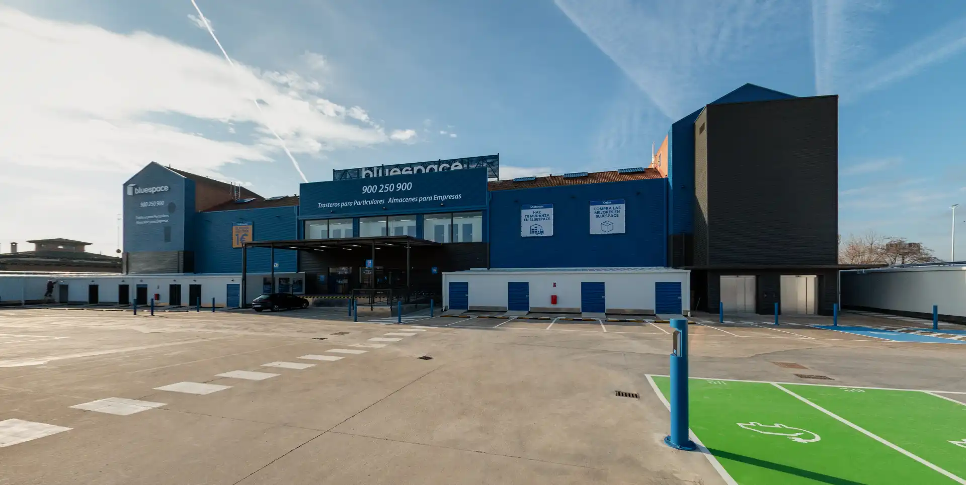 Vista exterior de Trastero de alquiler en Alcalá de Henares con Alarma