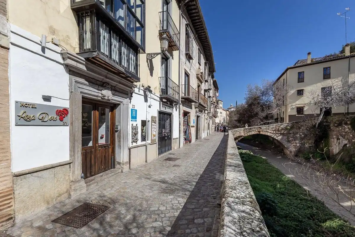 Außenansicht von Gebäude zur Miete in Granada